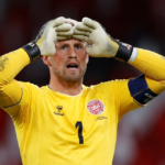 Schmeichel khép lại sự nghiệp trong nước mắt